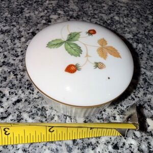 Wedgwood England vintage Wild Strawberry Trinket Box Unisex OS White Bone China